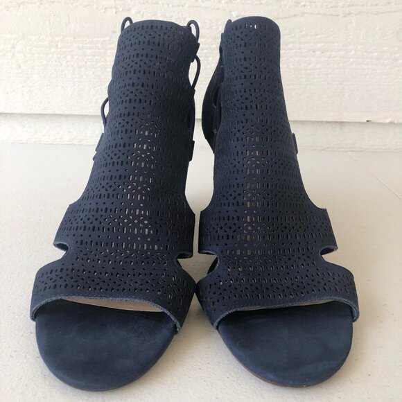 Vince Camuto Navy Corbina Size 10M Laser Cut Block Heel Ankle Boot - Picture 3 of 13